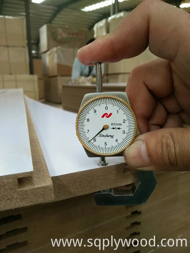 Linyi Factory 2-25mm Melamine Slatwall MDF Fiber Board Slot/Slotted Plain MDF for Furniture